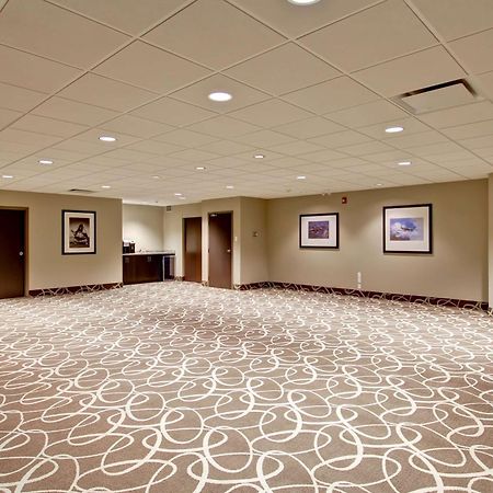 Best Western London Airport Inn & Suites Экстерьер фото