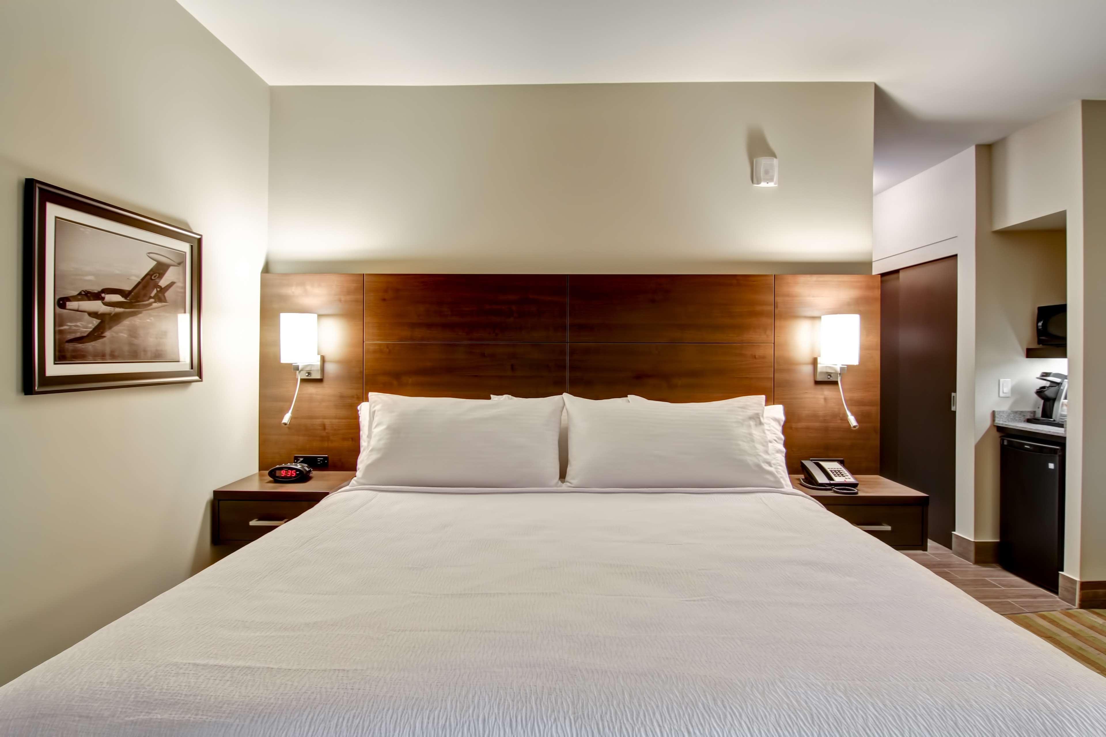 Best Western London Airport Inn & Suites Экстерьер фото
