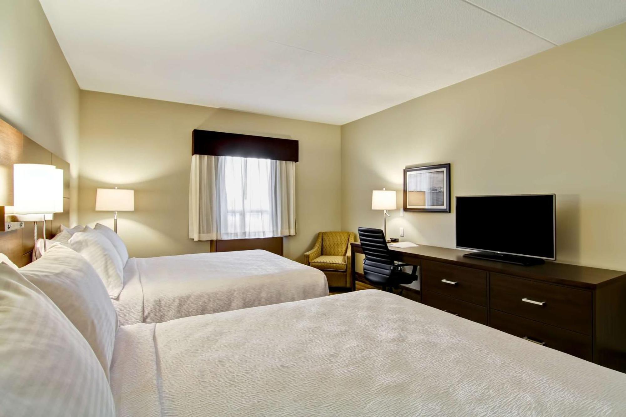 Best Western London Airport Inn & Suites Экстерьер фото